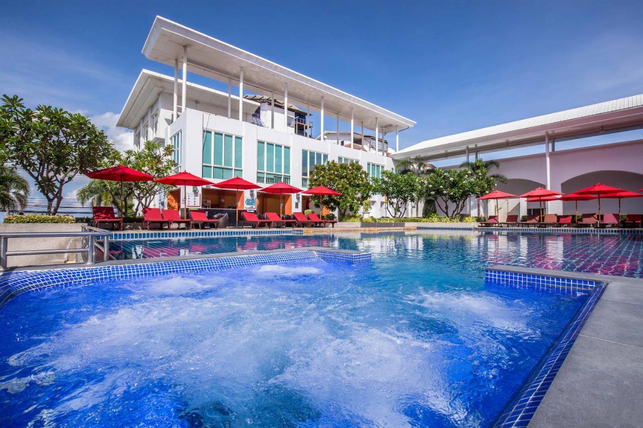 D Varee Jomtien Beach, Pattaya Exterior foto The swimming pool at the hotel