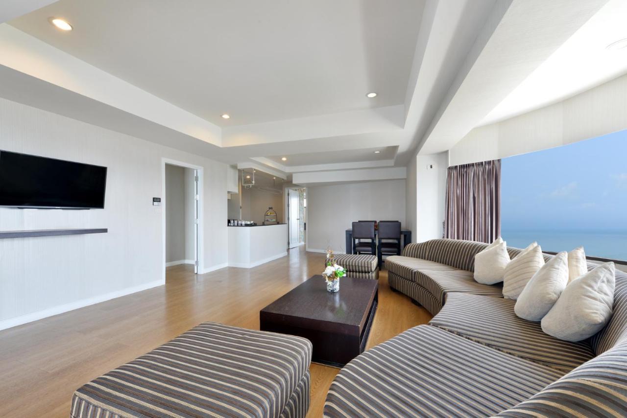 D Varee Jomtien Beach, Pattaya Exterior foto A living room in a penthouse apartment