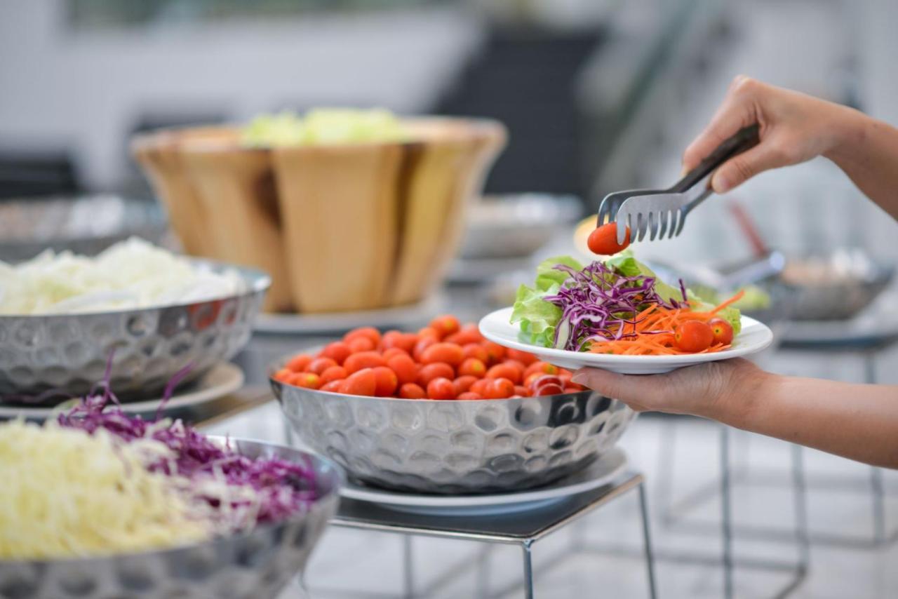 D Varee Jomtien Beach, Pattaya Exterior foto Salad bar